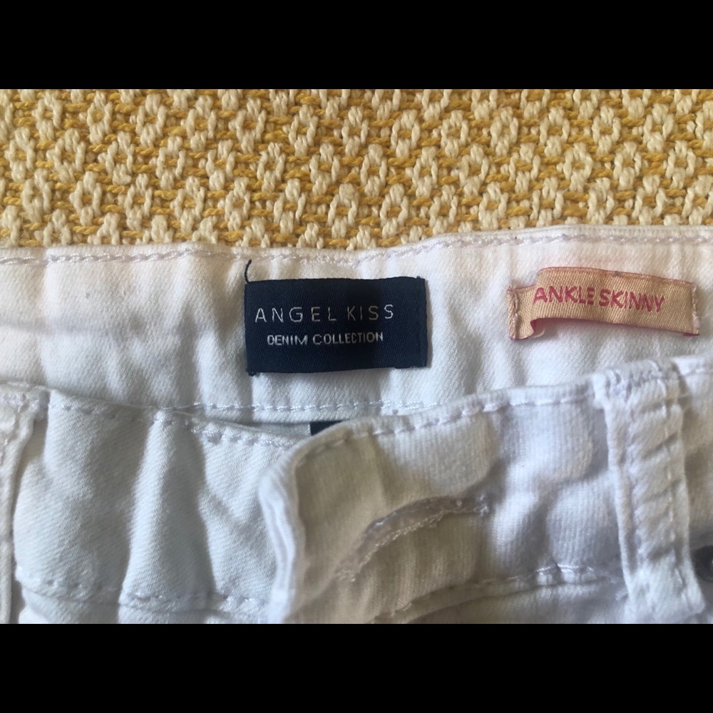 White Denim Jeans; Ripped - Picture 3 of 3